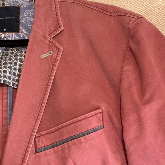 Men’s casual sports jacket. Brand is Pierre Cardin. Size 44S
label says GR 28 - Picture 4 of 9